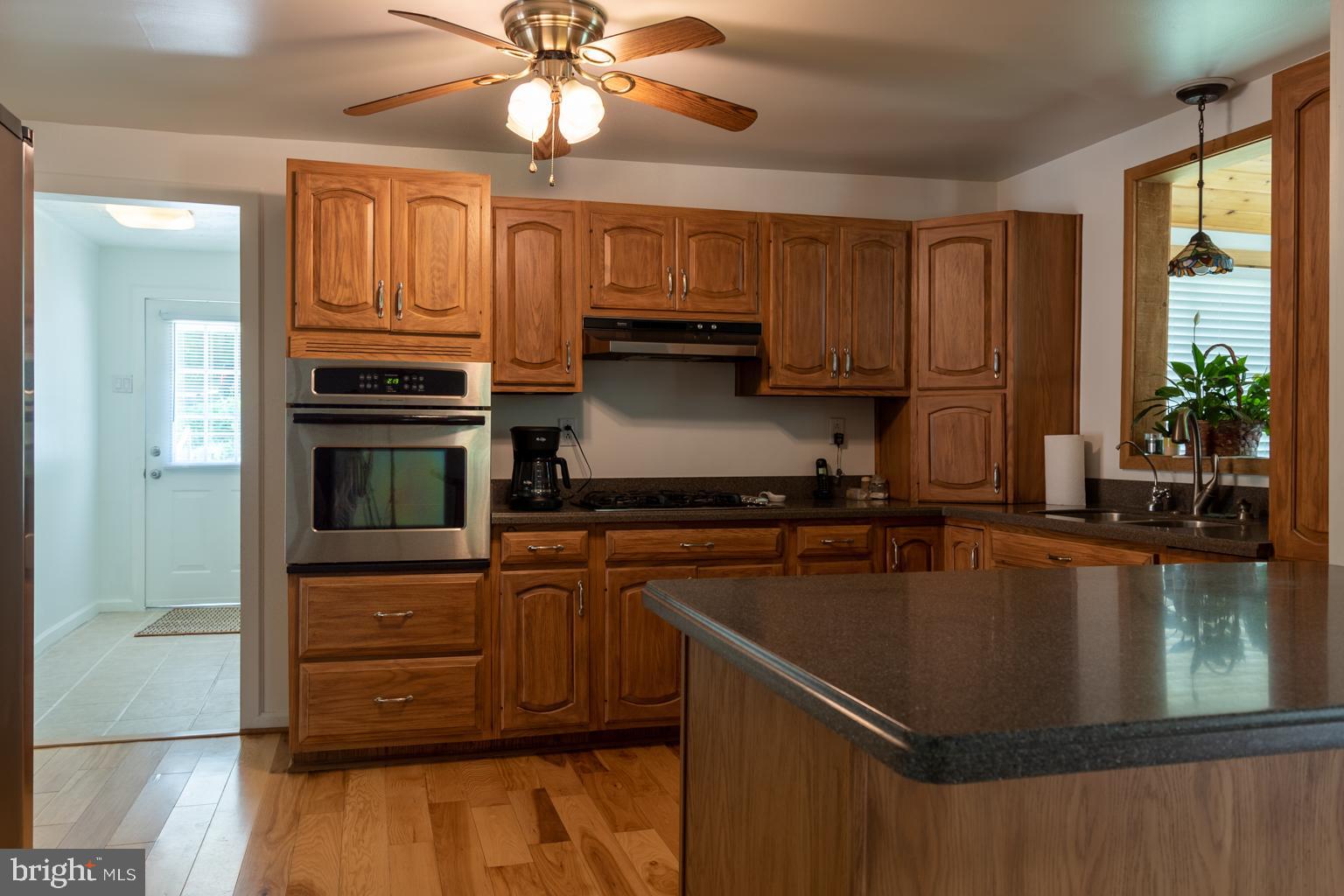 934 Parkey Road Gambrills, MD 21054 - Photo 13 of 37 Gas cooking and Corian countertops!