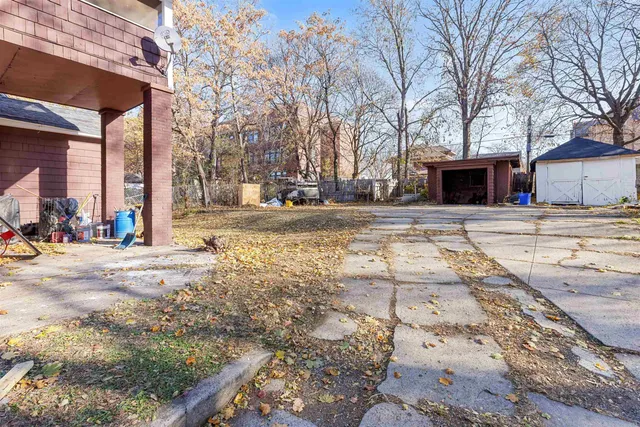 a view of a out door of the house