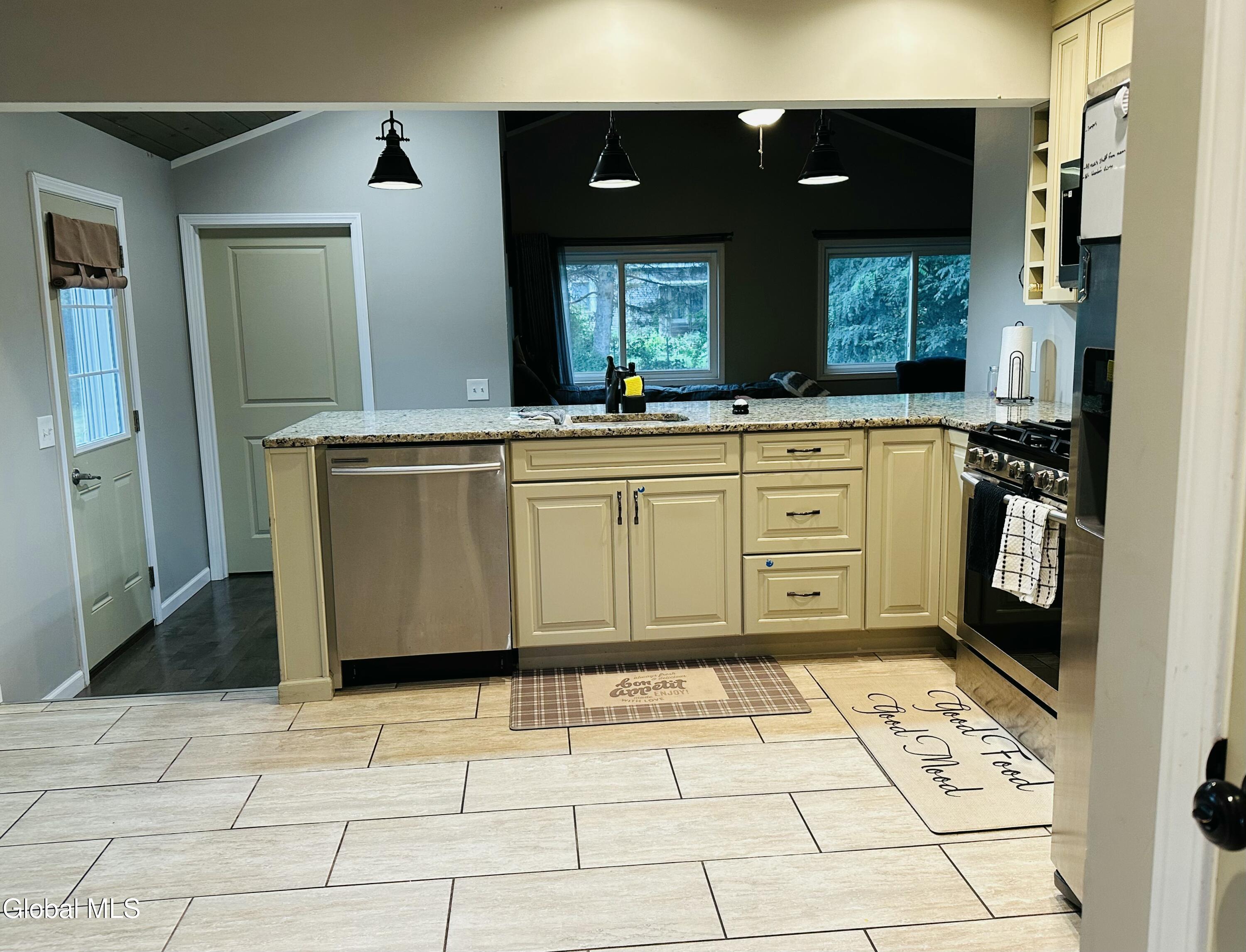 3219 Williams Street Rotterdam, NY 12306 - Photo 3 of 22 Interior_03