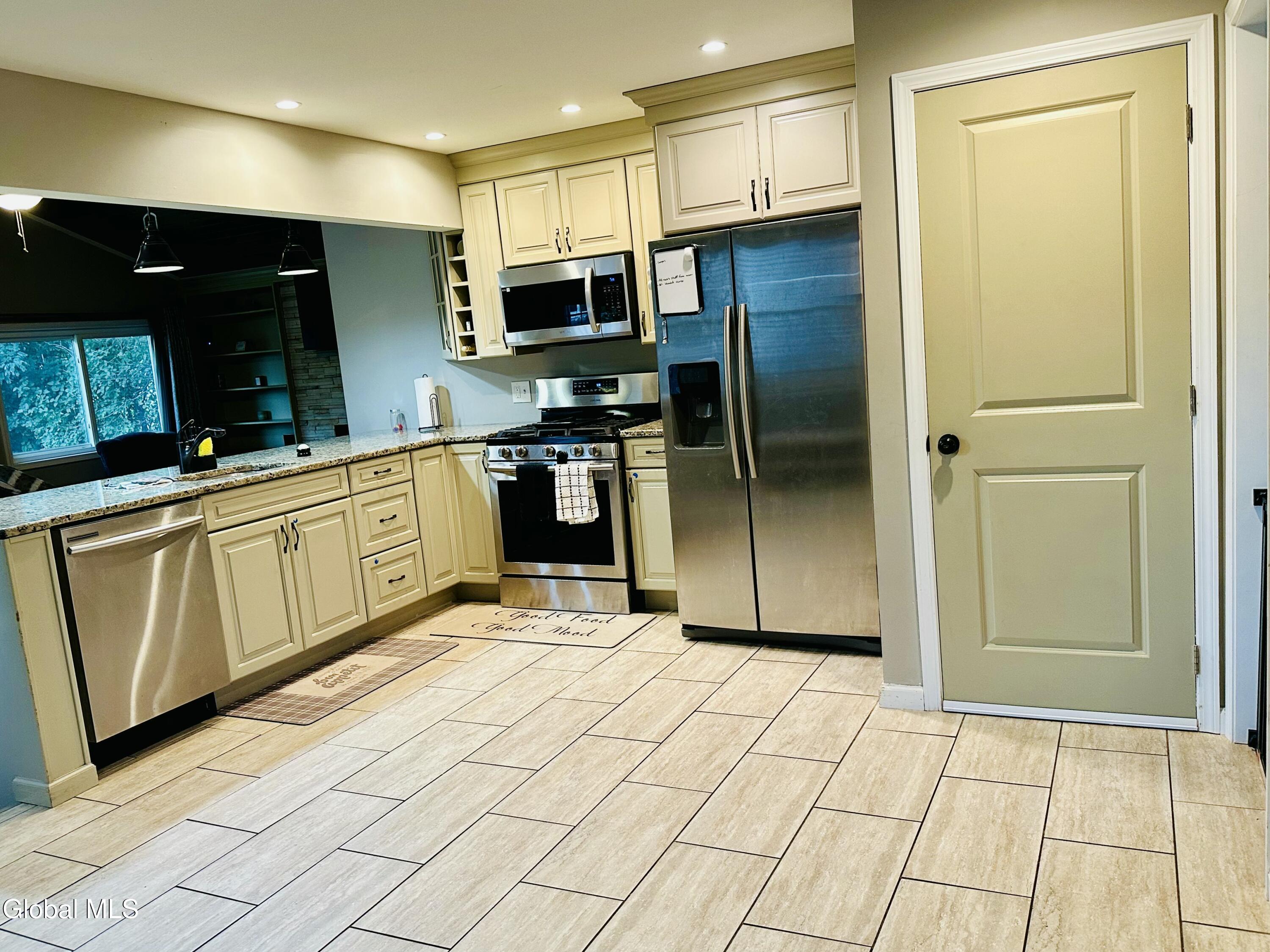 3219 Williams Street Rotterdam, NY 12306 - Photo 4 of 22 Interior_04