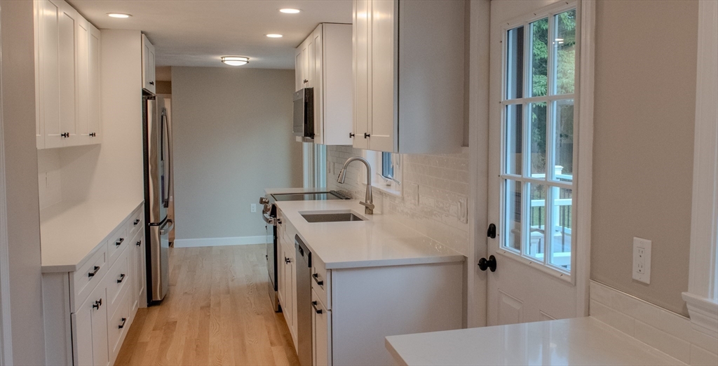 25 Diane Road Peabody, MA 01960 - Photo 11 of 42 Gallery Image 11