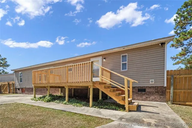 a view of a yard in front of house