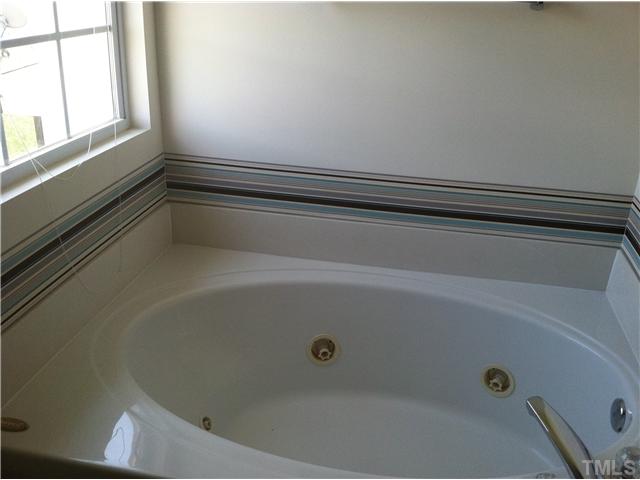 4324 Snowcrest Lane Raleigh, NC 27616 - Photo 2 of 6 a bathroom with a bathtub