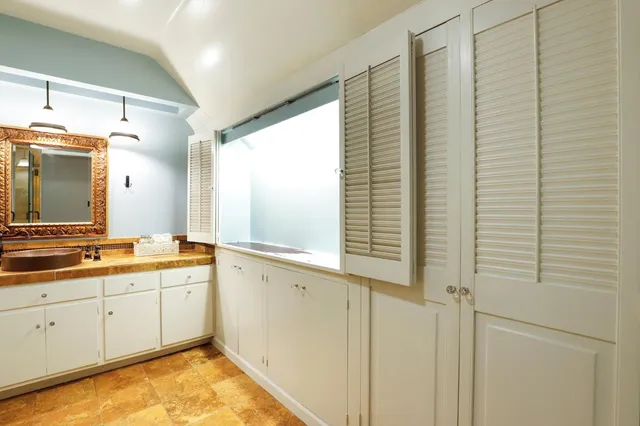 $949,000 | 2200 2nd Avenue, Sacramento, CA 95818