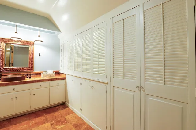 $949,000 | 2200 2nd Avenue, Sacramento, CA 95818