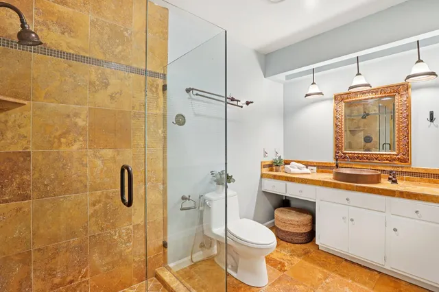 $949,000 | 2200 2nd Avenue, Sacramento, CA 95818