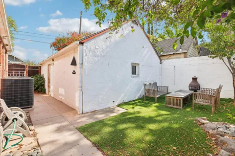 $899,000 | 2200 2nd Avenue, Sacramento, CA 95818