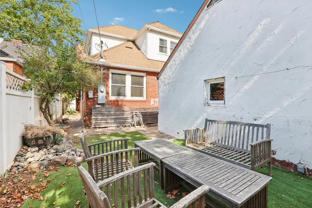 $949,000 | 2200 2nd Avenue, Sacramento, CA 95818