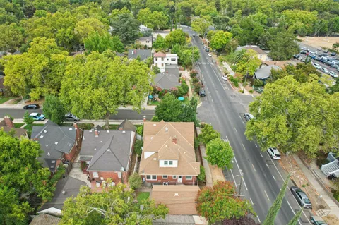 $899,000 | 2200 2nd Avenue, Sacramento, CA 95818