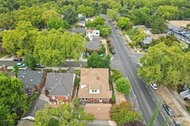 $949,000 | 2200 2nd Avenue, Sacramento, CA 95818