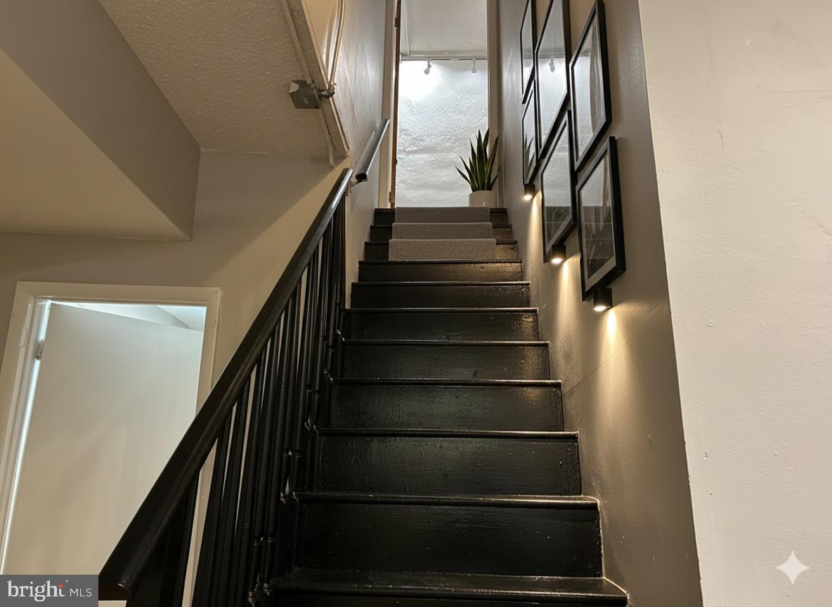 114 North 3rd Street, Unit 2 Philadelphia, PA 19106 - Photo 8 of 9 a view of entryway