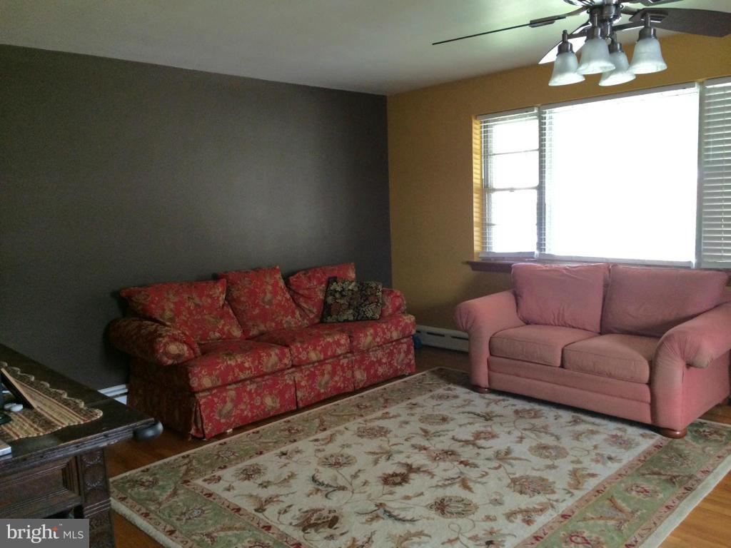 2027 Middleborough Road Essex, MD 21221 - Photo 14 of 24 Living Room