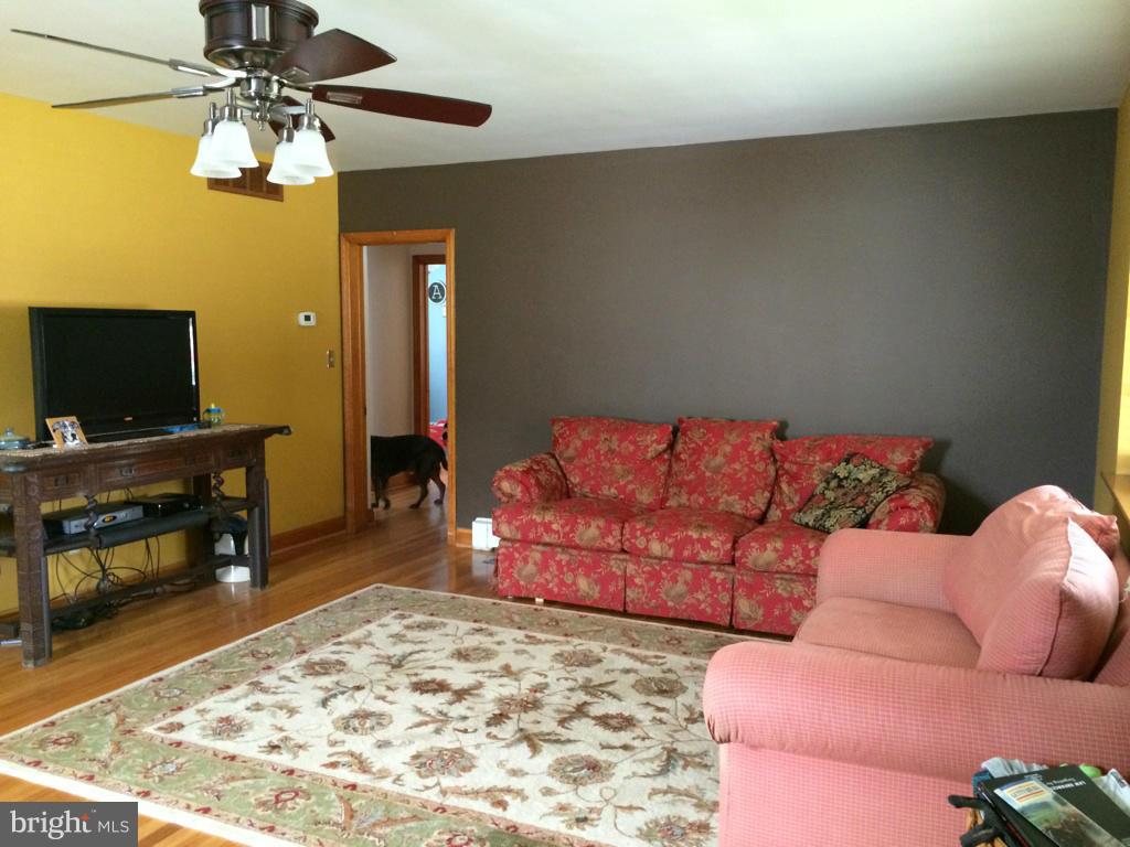 2027 Middleborough Road Essex, MD 21221 - Photo 15 of 24 Living Room