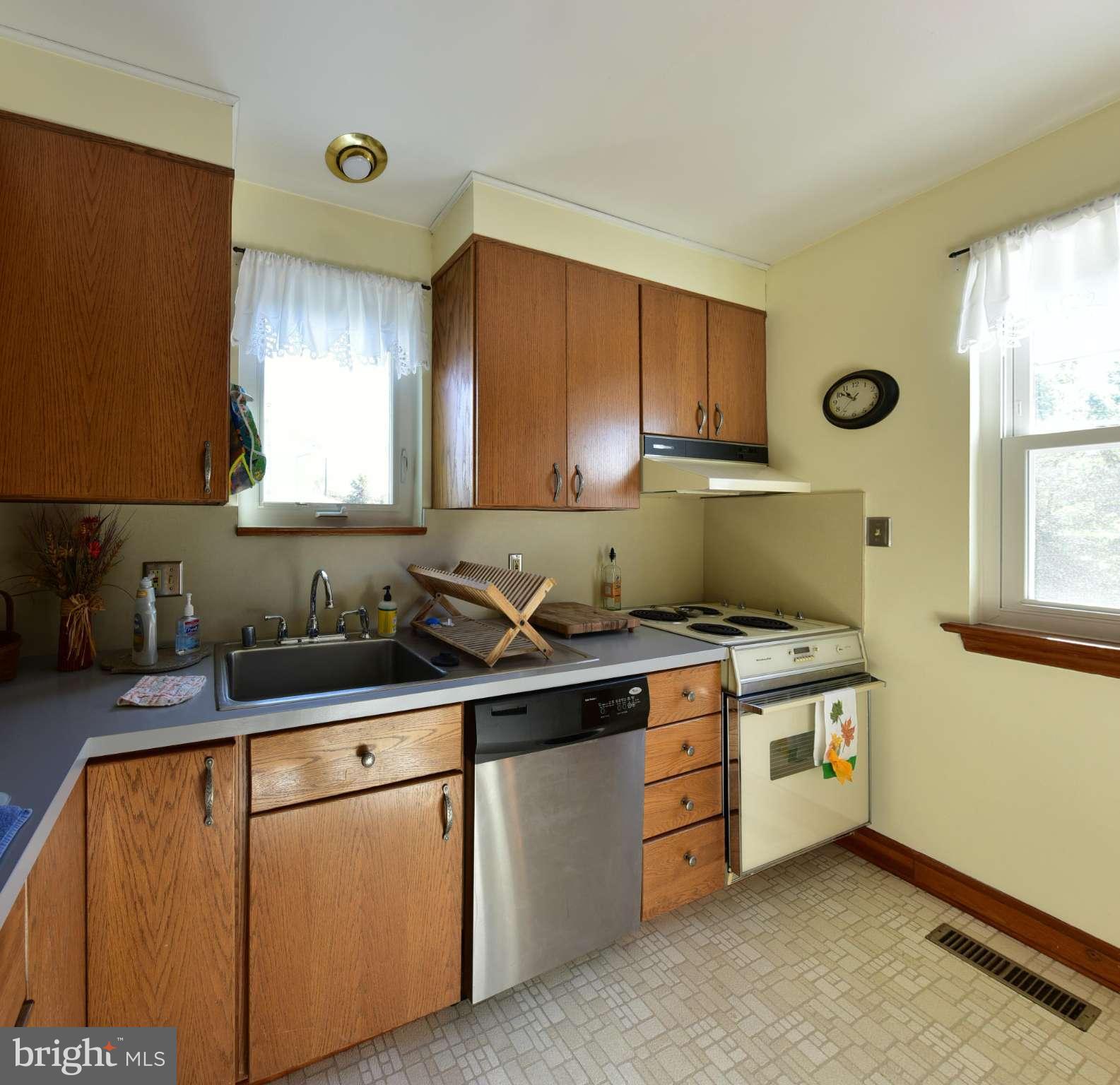 2027 Middleborough Road Essex, MD 21221 - Photo 17 of 24 Kitchen
