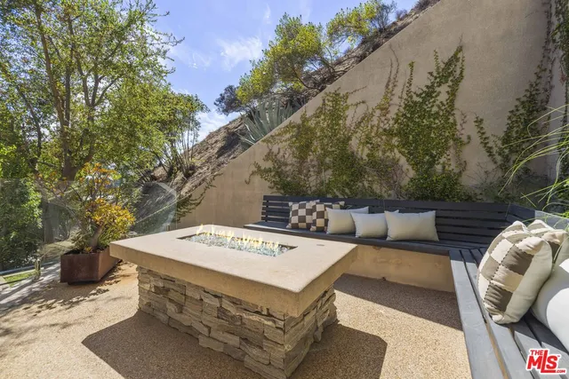 $3,000,000 | 2756 Westshire Drive, Los Angeles, CA 90068