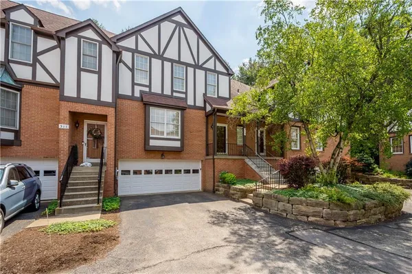 $365,000 | 313 Kingsberry Circle, Pittsburgh, PA 15234