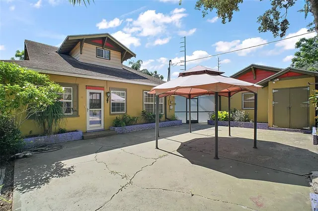 $299,900 | 150 East Charlotte Avenue, Eustis, FL 32726