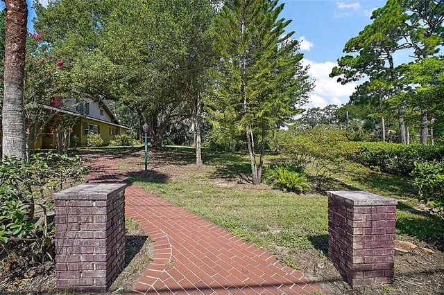 $299,900 | 150 East Charlotte Avenue, Eustis, FL 32726