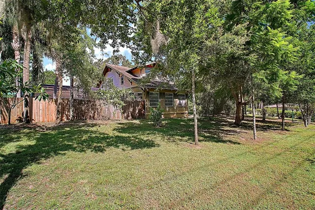 $299,900 | 150 East Charlotte Avenue, Eustis, FL 32726