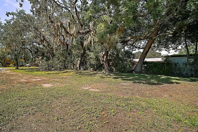 $299,900 | 150 East Charlotte Avenue, Eustis, FL 32726