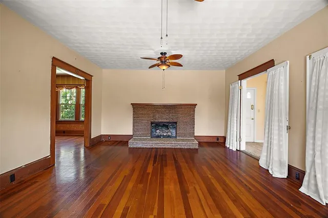 $299,900 | 150 East Charlotte Avenue, Eustis, FL 32726