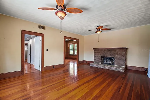 $299,900 | 150 East Charlotte Avenue, Eustis, FL 32726