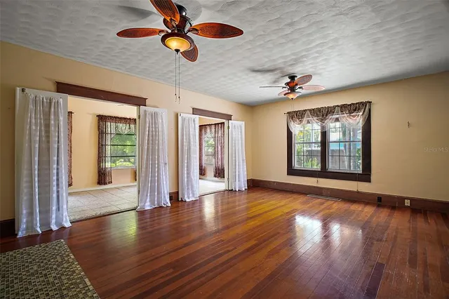 $299,900 | 150 East Charlotte Avenue, Eustis, FL 32726