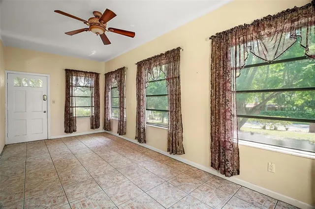 $299,900 | 150 East Charlotte Avenue, Eustis, FL 32726