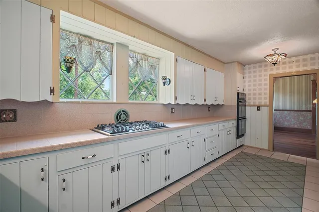 $299,900 | 150 East Charlotte Avenue, Eustis, FL 32726