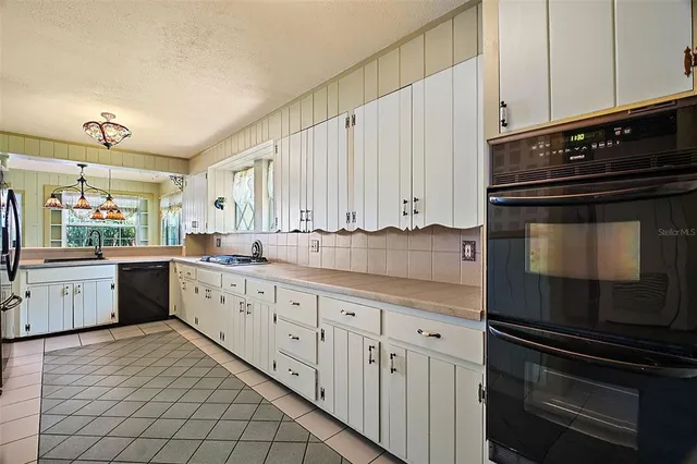 $299,900 | 150 East Charlotte Avenue, Eustis, FL 32726