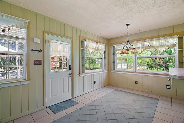 $299,900 | 150 East Charlotte Avenue, Eustis, FL 32726