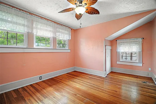 $299,900 | 150 East Charlotte Avenue, Eustis, FL 32726