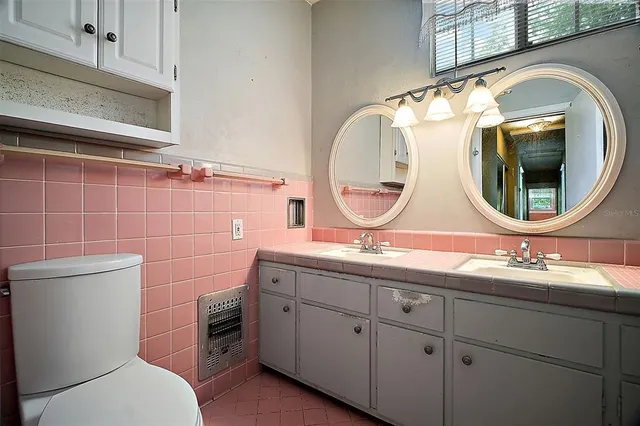 $299,900 | 150 East Charlotte Avenue, Eustis, FL 32726