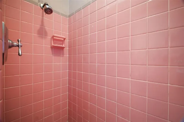 $299,900 | 150 East Charlotte Avenue, Eustis, FL 32726