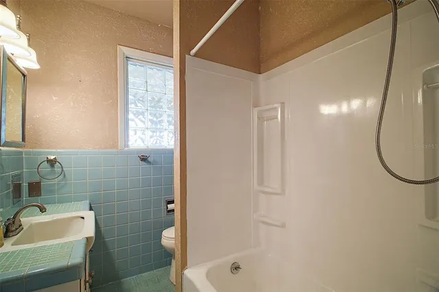 $299,900 | 150 East Charlotte Avenue, Eustis, FL 32726