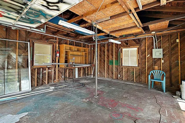 $299,900 | 150 East Charlotte Avenue, Eustis, FL 32726