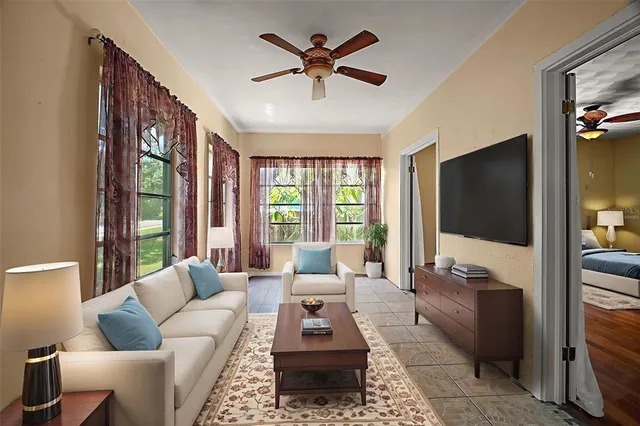 $299,900 | 150 East Charlotte Avenue, Eustis, FL 32726