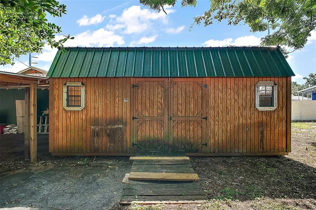 $299,900 | 150 East Charlotte Avenue, Eustis, FL 32726