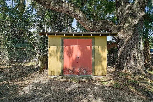 $299,900 | 150 East Charlotte Avenue, Eustis, FL 32726