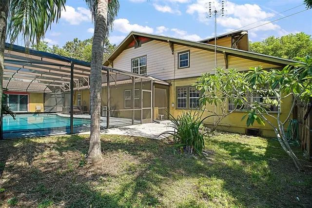 $299,900 | 150 East Charlotte Avenue, Eustis, FL 32726