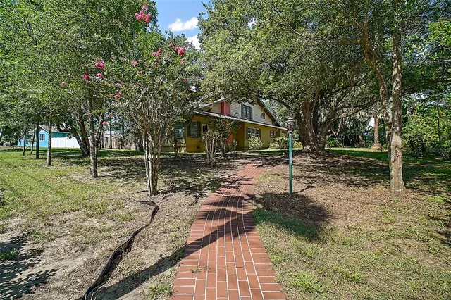 $299,900 | 150 East Charlotte Avenue, Eustis, FL 32726