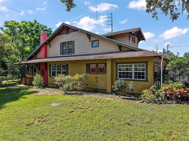 $299,900 | 150 East Charlotte Avenue, Eustis, FL 32726