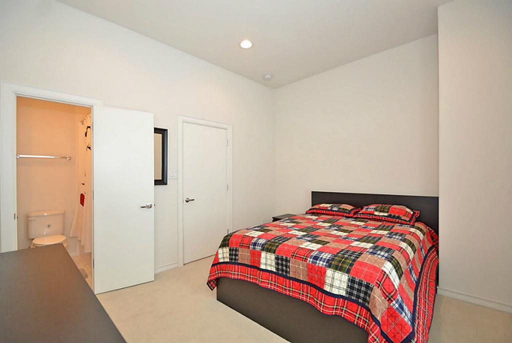 2713 Clay Street Houston, TX 77003 - Photo 19 of 24 Secondary bedroom located on the 3rd floor.