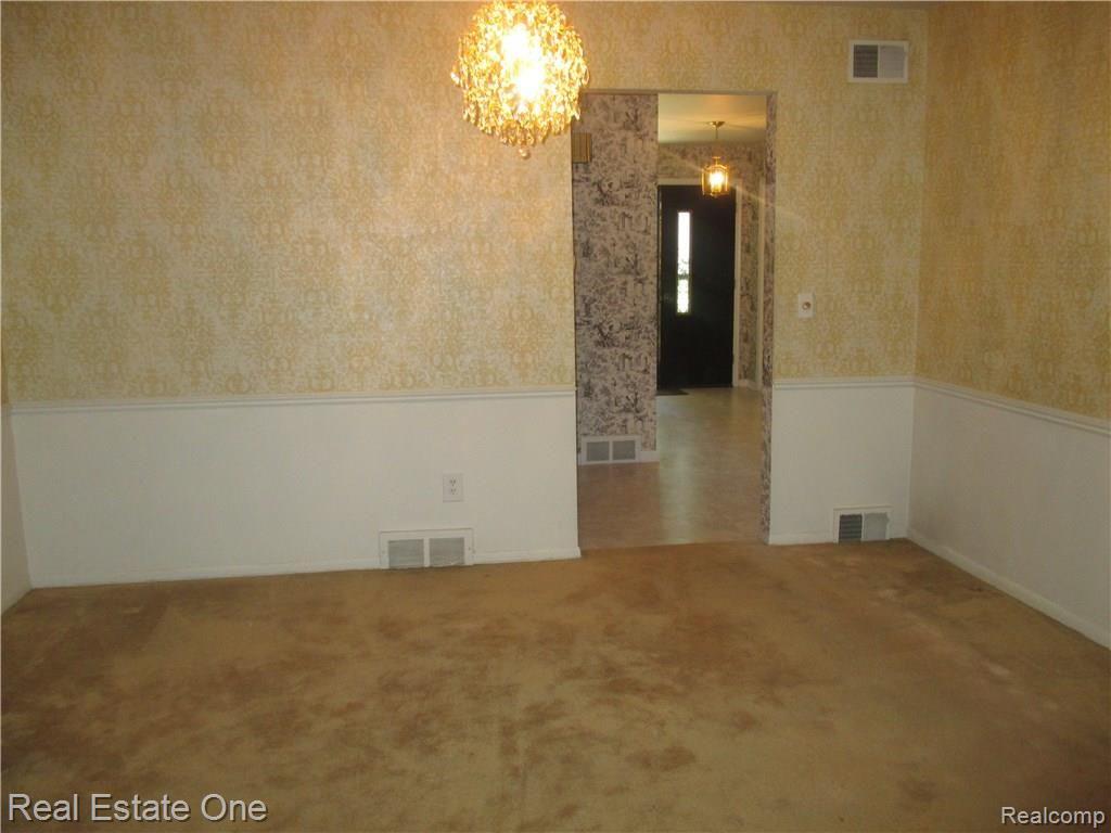 17384 Westover Road Southfield, MI 48075 - Photo 10 of 50 IMG_1139.JPG