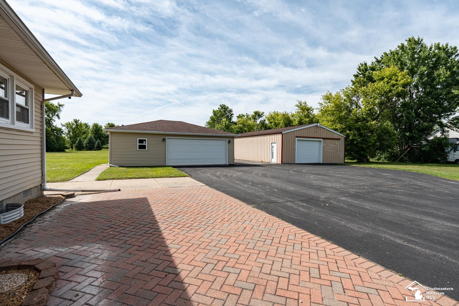 5848 Leroux Road Newport, MI 48166 - Photo 2 of 37