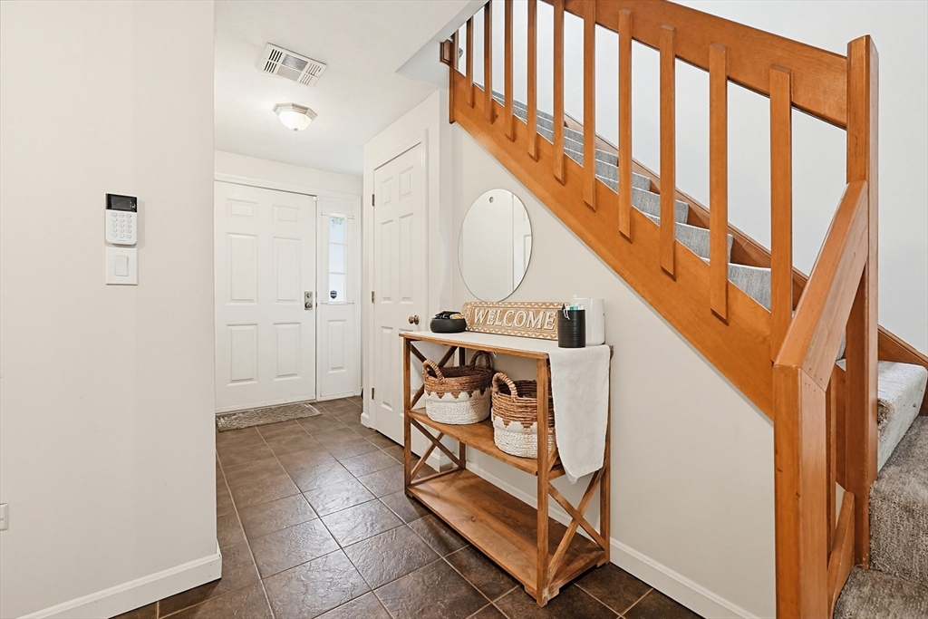 510 Ridgefield Circle, Unit C Clinton, MA 01510 - Photo 4 of 24