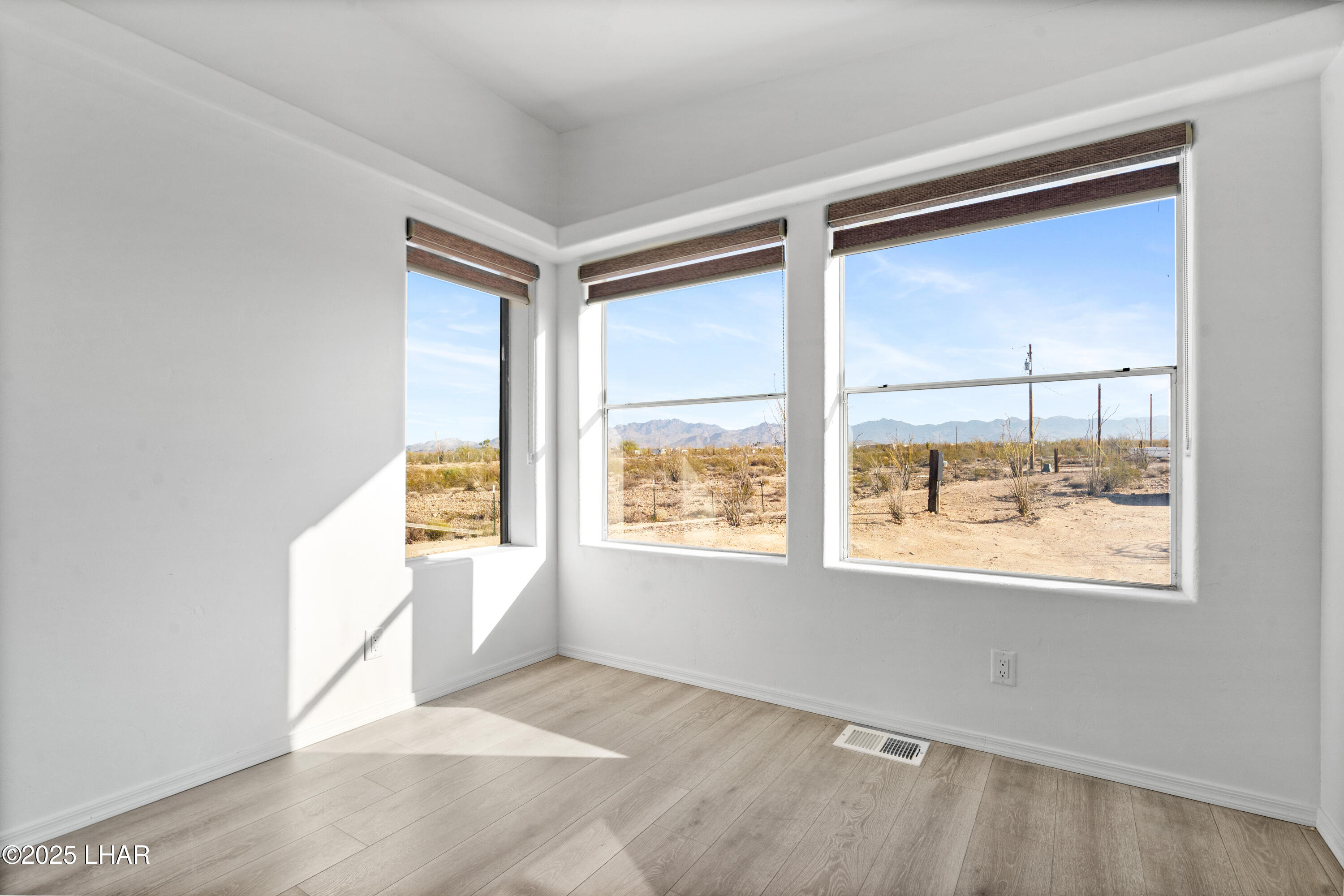 14445 Ashurst Road Yucca, AZ 86438 - Photo 14 of 57 13_dsc09296