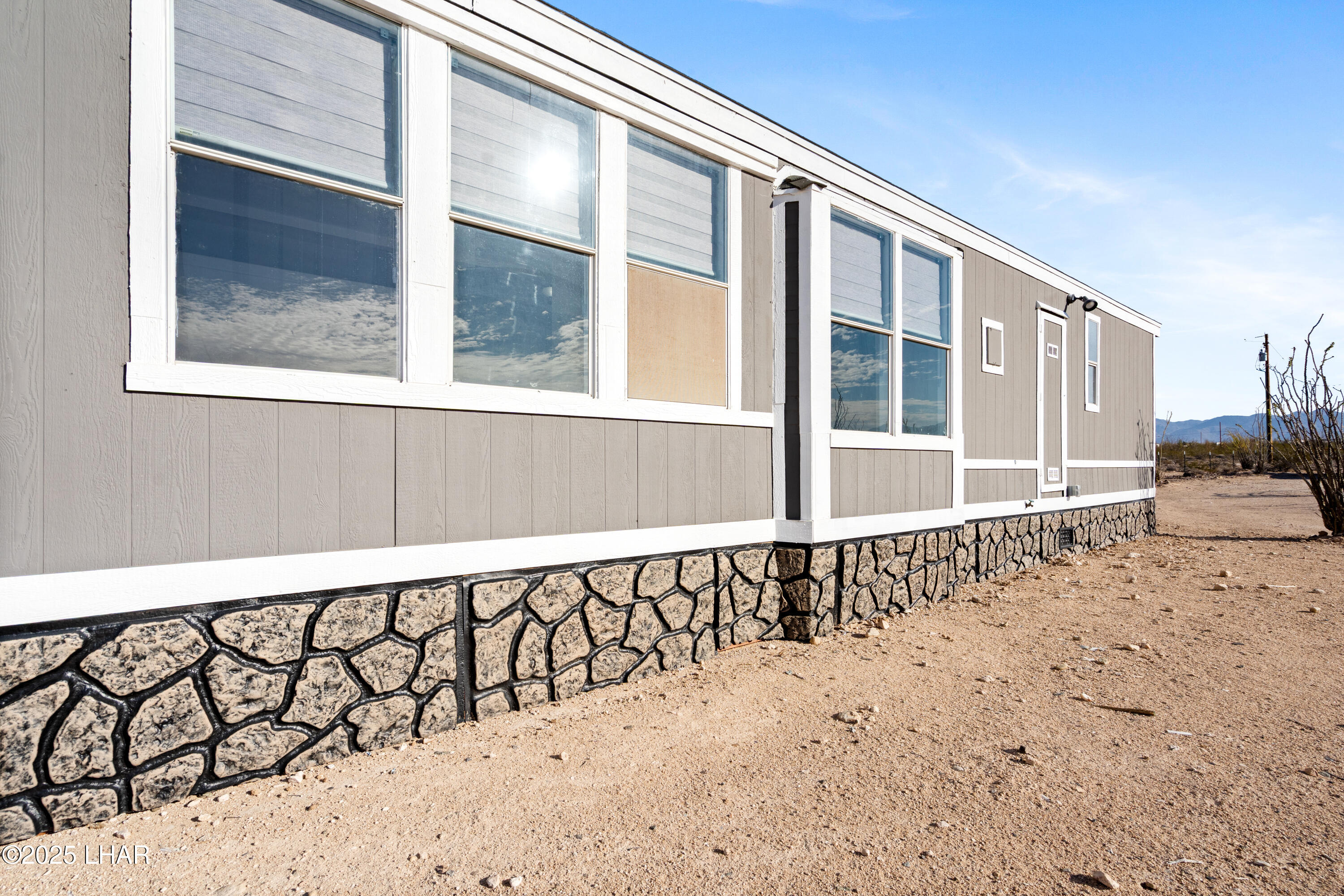 14445 Ashurst Road Yucca, AZ 86438 - Photo 37 of 57 36_dsc09416