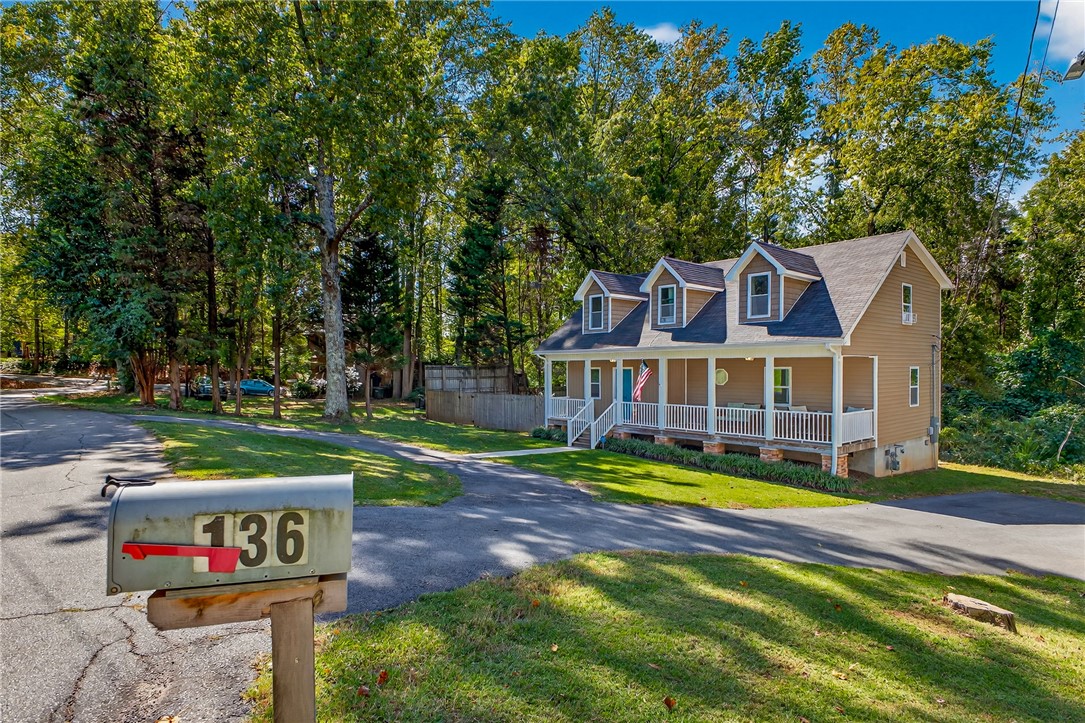 136 Cherokee Road Easley, SC 29642 - Photo 3 of 20 Gallery Image 3