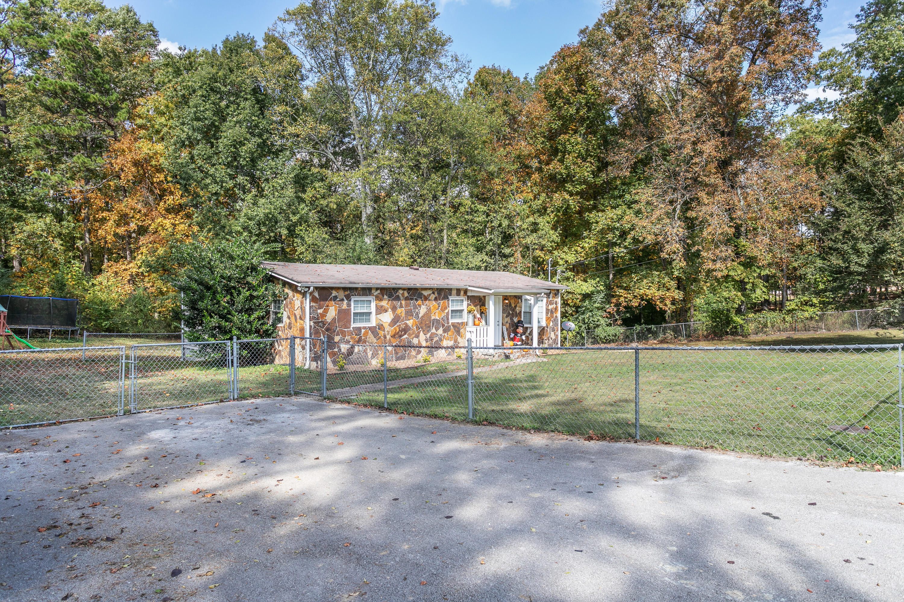 411 Anderson Dr_Front 6